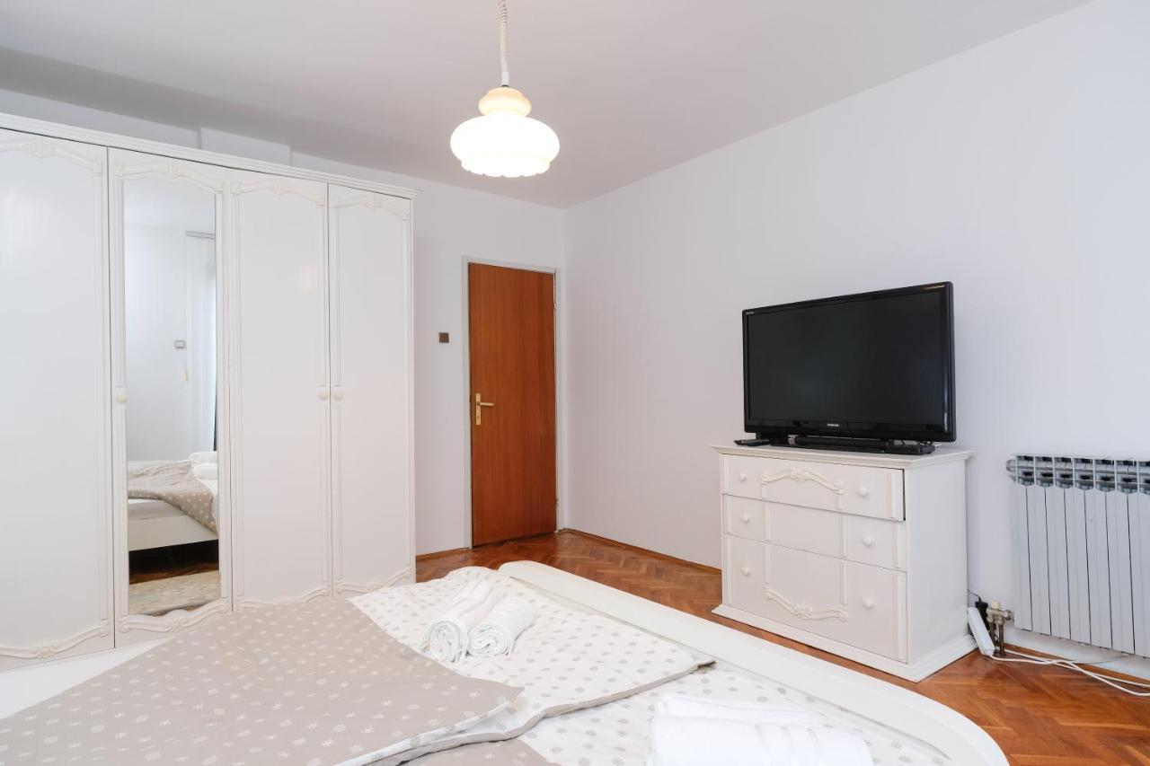 The Cosmic Gate Apartments Високо Екстериор снимка
