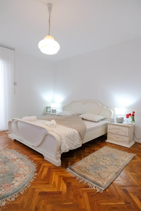 The Cosmic Gate Apartments Високо Екстериор снимка