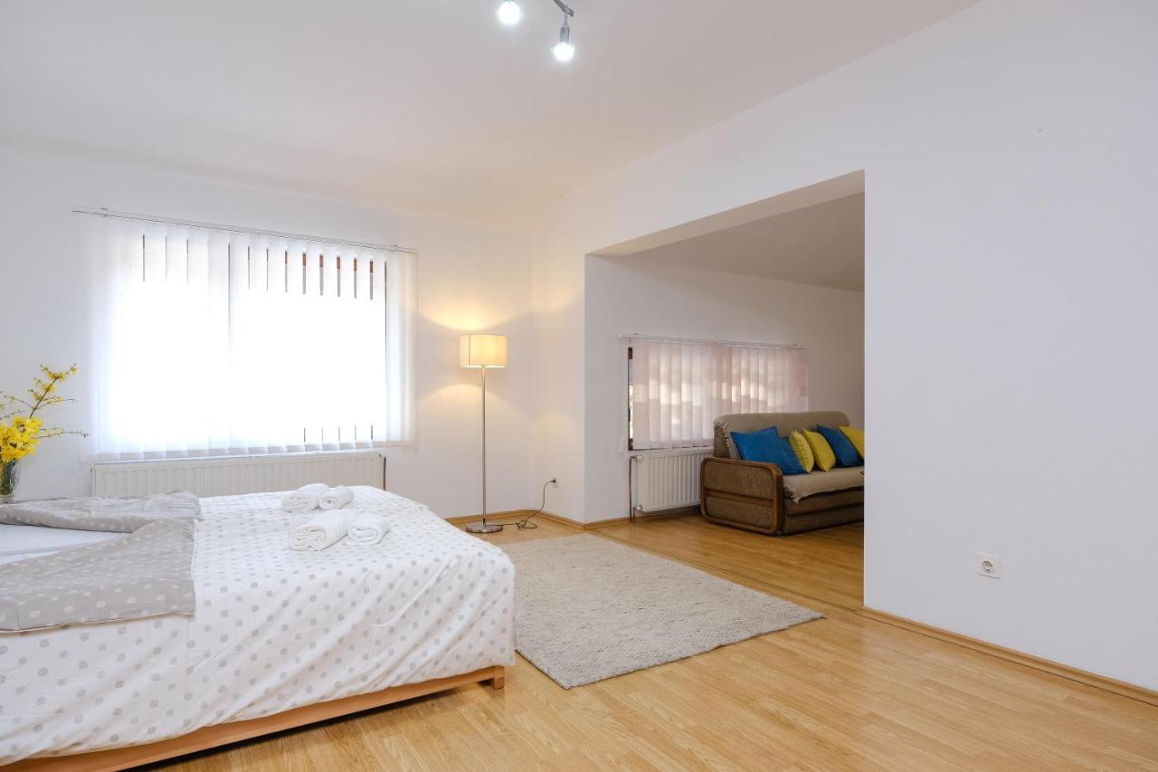 The Cosmic Gate Apartments Високо Екстериор снимка