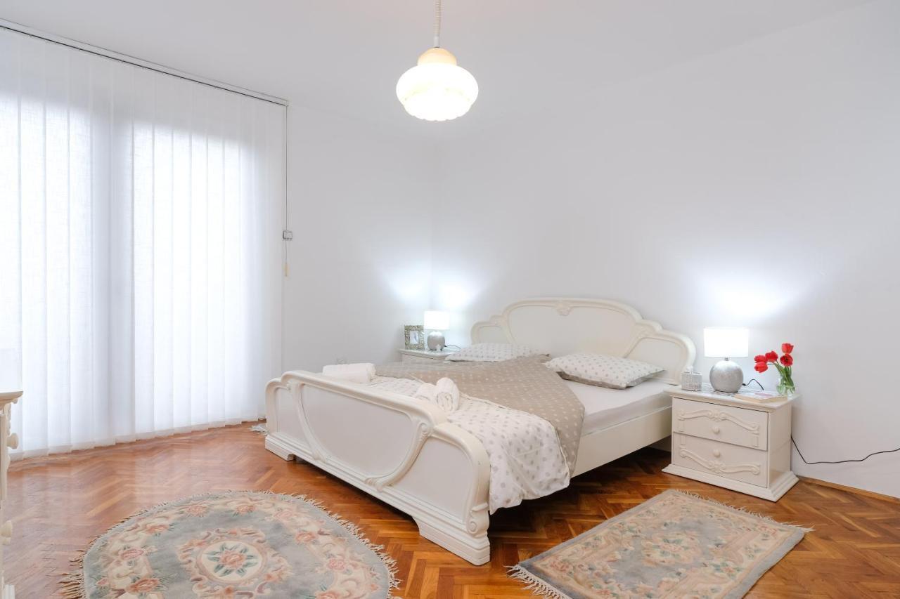 The Cosmic Gate Apartments Високо Екстериор снимка