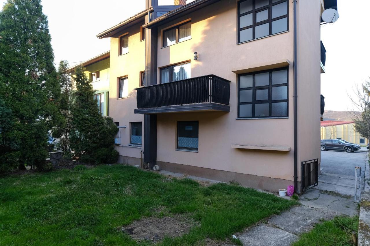The Cosmic Gate Apartments Високо Екстериор снимка